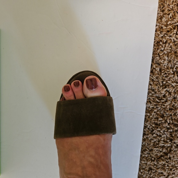 Splendid Sage/Army green suede platform wedge Sandals w/ankle strap.  Size 7.5 - Picture 15 of 15